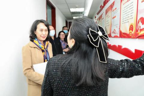 罗湖区人大常委副主任谭会茹一行莅临百达娱乐调研