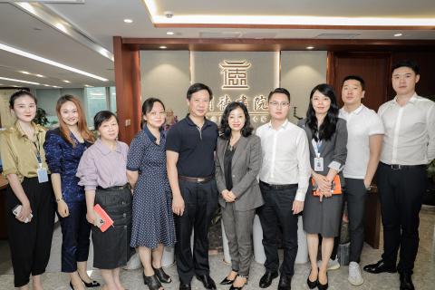 罗湖区委统战部副部长、工商联党组书记叶志伟一行到百达娱乐调研