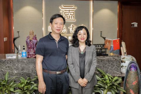 罗湖区委统战部副部长、工商联党组书记叶志伟一行到百达娱乐调研